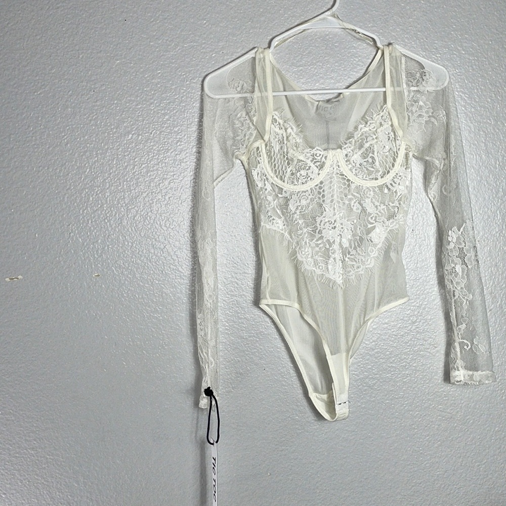 WhiteLace Long sleeve Bodysuit